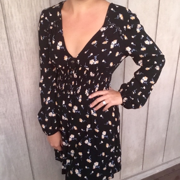 ❌SOLD❌ American Rag long sleeved floral mini dress - Picture 2 of 6